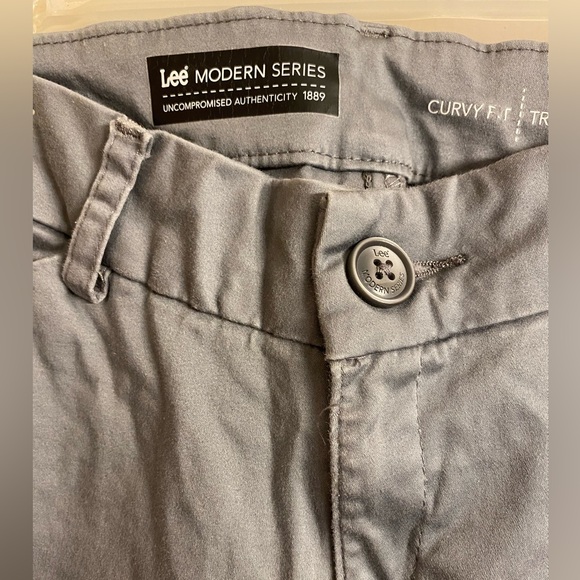 Lee Modern Series Curvy Fit Trousers Women's Size 8M, ShortStretch. Gray - Picture 4 of 10
